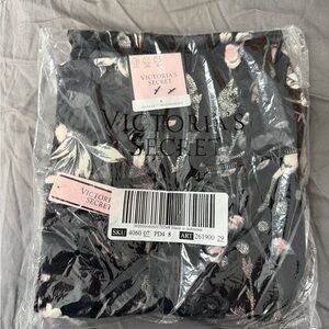 Victoria's Secret Black floral leggings